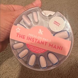 Olive & June Medium Blue Outline Press-On Nails